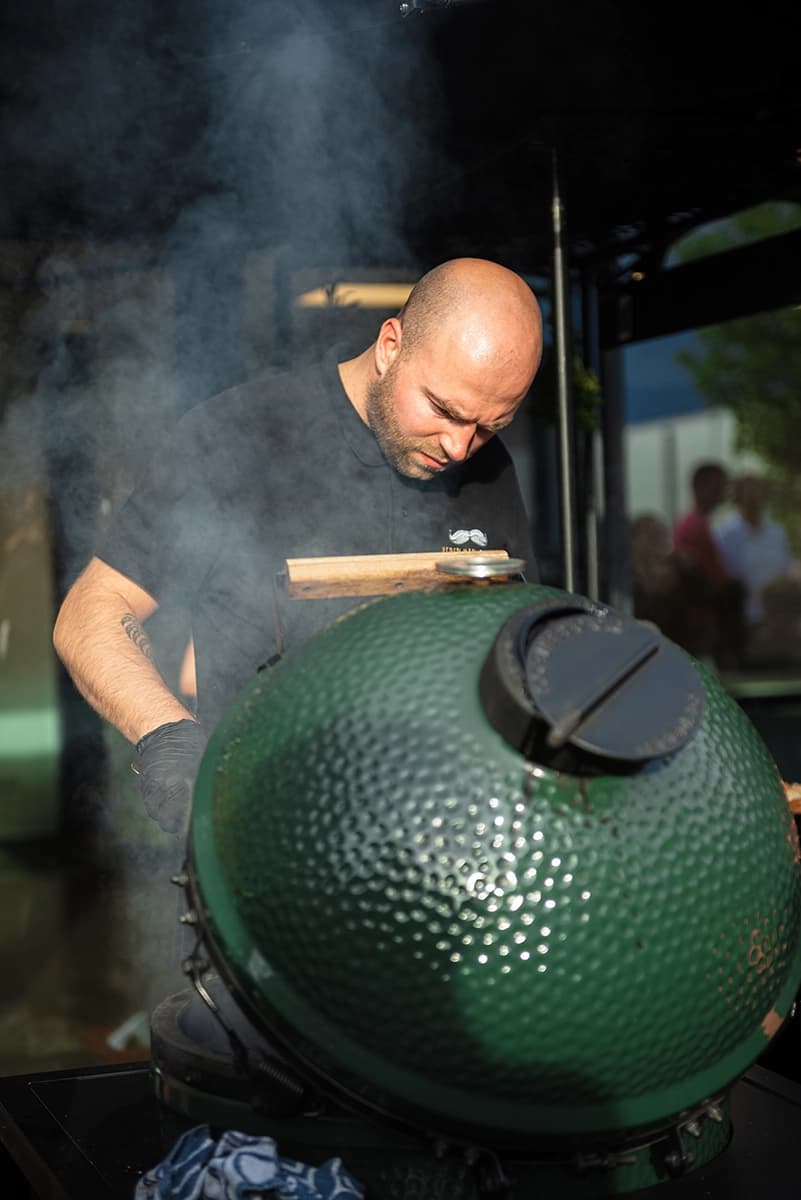 Barbecuecatering met rook tijdens evenementenfotografie in Veenendaal