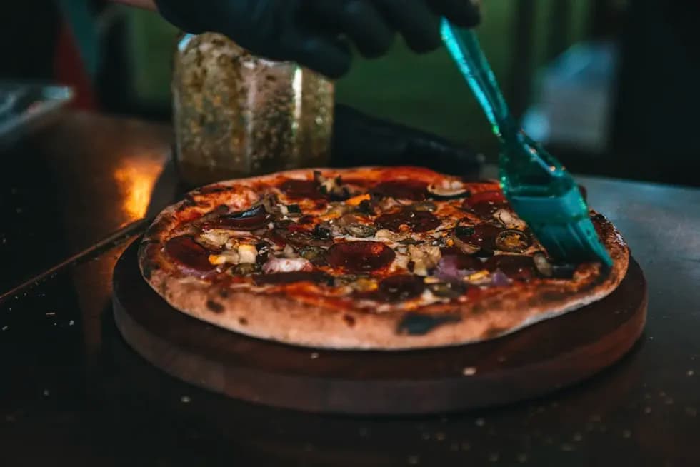 Pizza en sfeervolle catering tijdens evenementenfotografie in Veenendaal